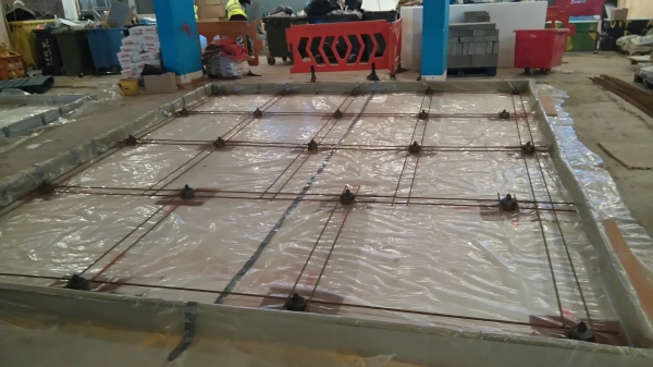 Jacks on Steel Spreader Plates